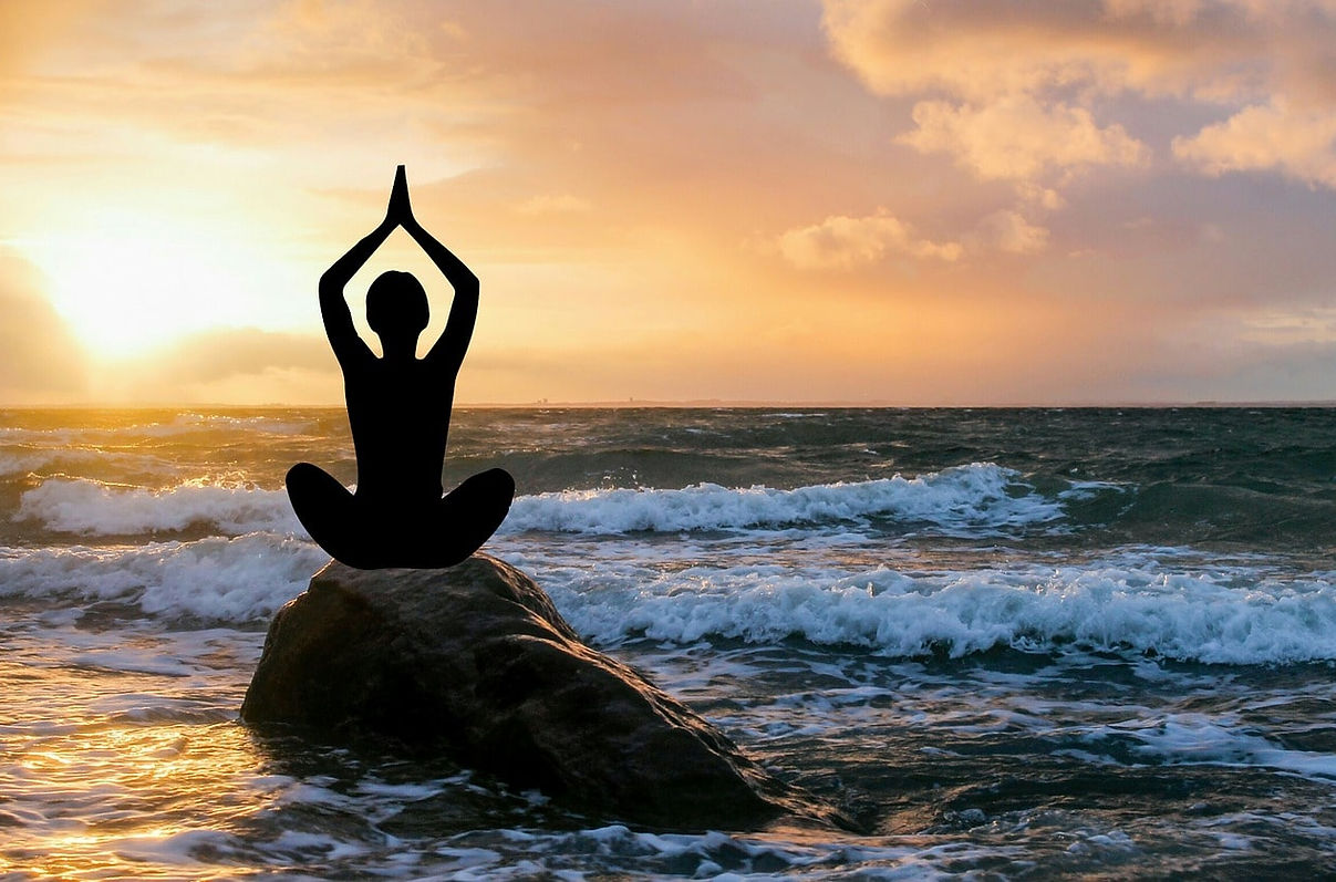 Yoga am Strand-min.jpg