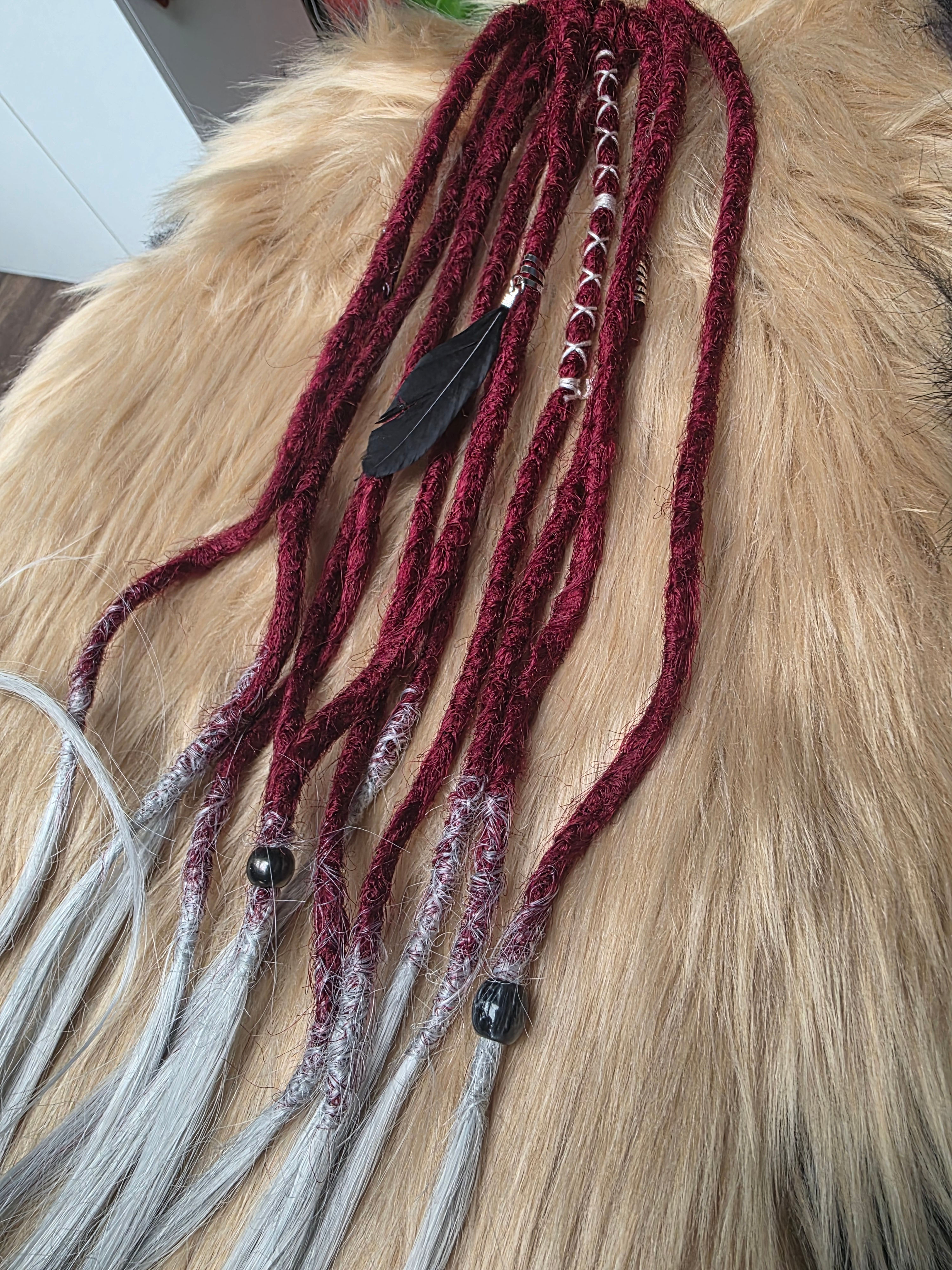 Dreads am Haargummi Rot mit Weissen Spitzen