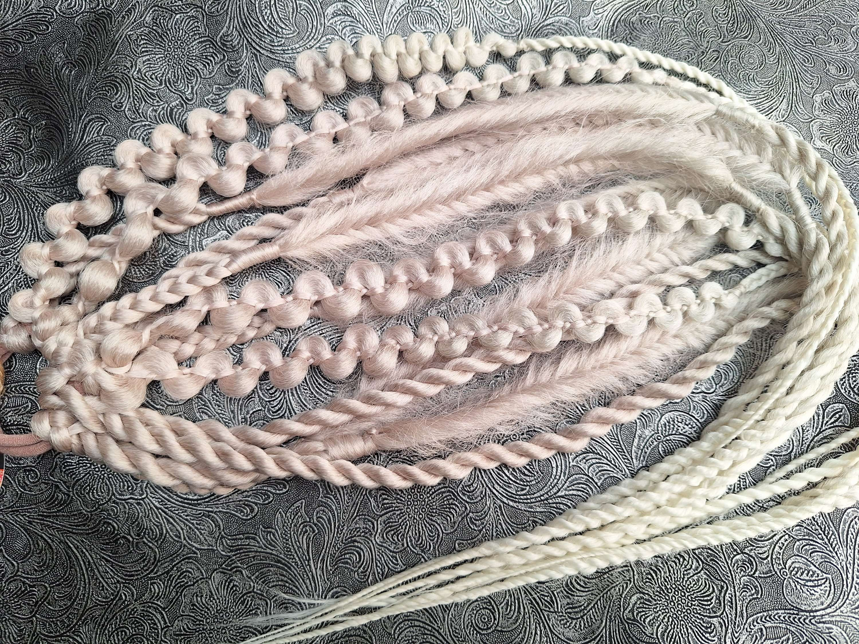 Braid am Haargummi Rosa mit Weissen Spitzen