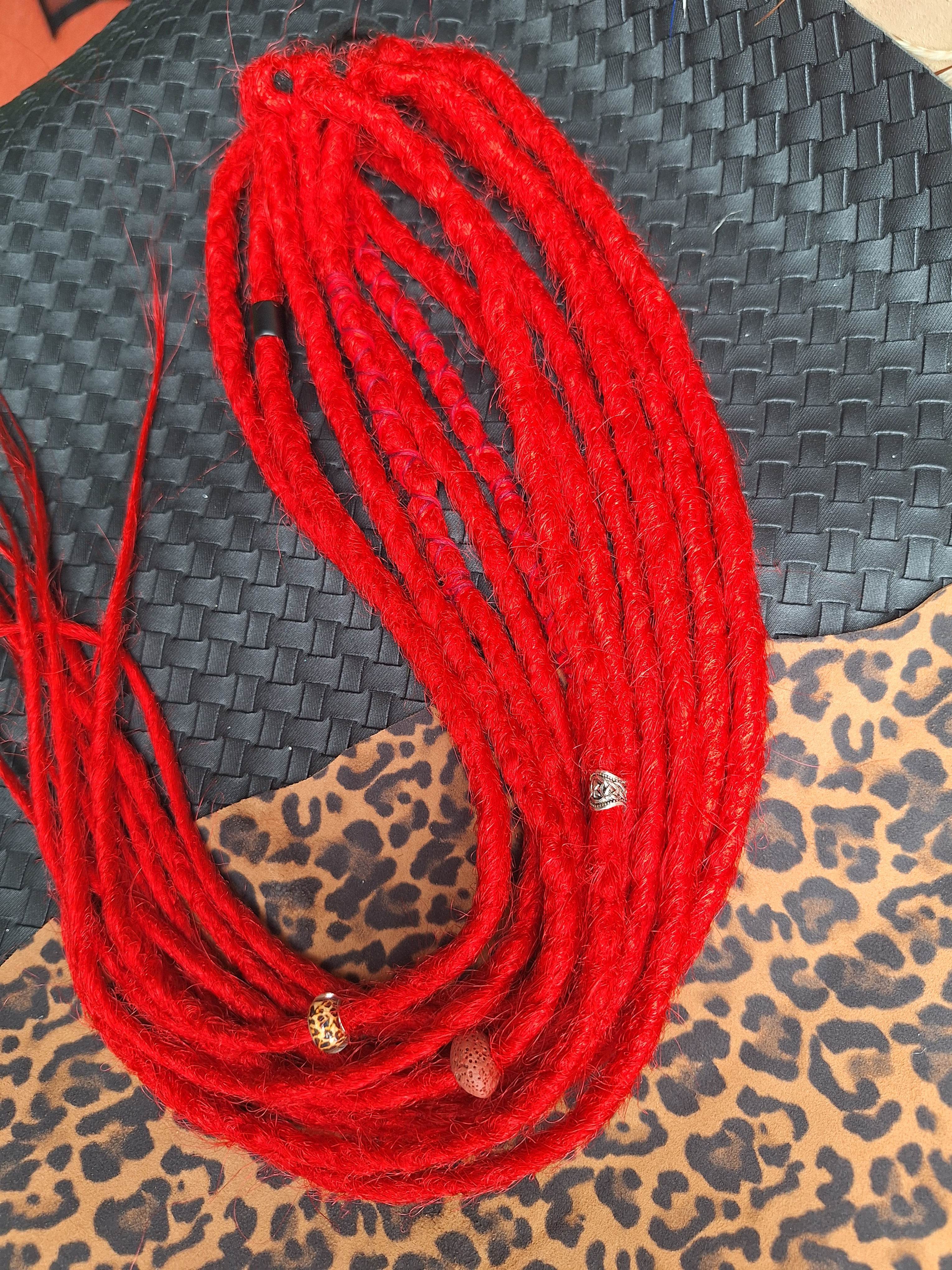 Dread Set am Haargummi Ariel Rot