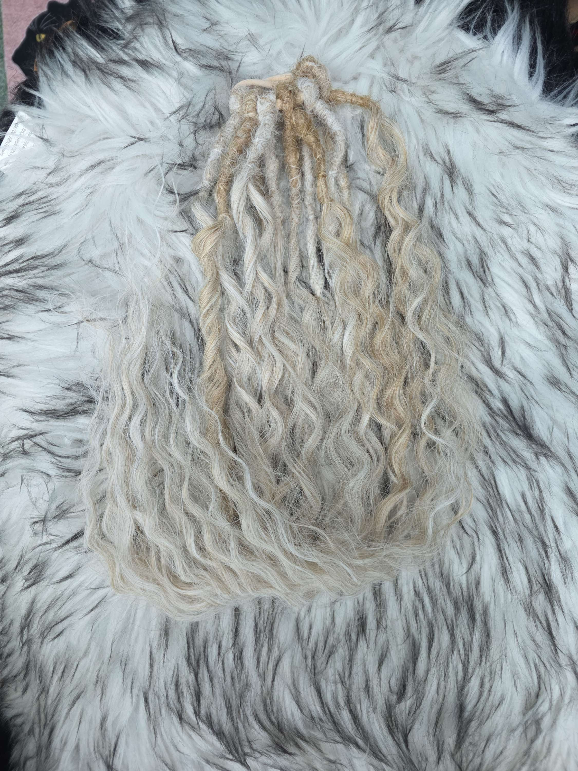 Curly Hair am Haargummi Silber Blond 