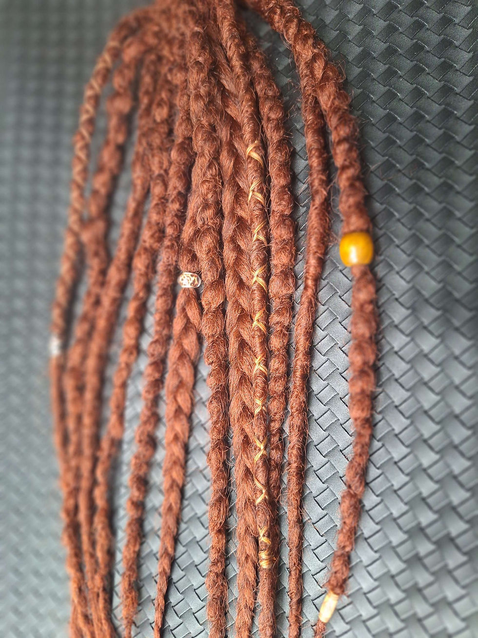 Miniaturbild: Dread Set am Haargummi Rotes Braun 