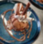 Parfait Glacé au Chocolat ,Crumble Chocolat et Coulis Caramel