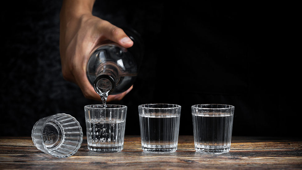 Sirviendo mezcal.jpeg