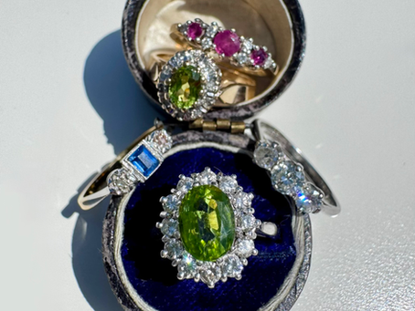 5 Tips for Shopping for Vintage Jewellery: How to Find Pieces You'll Treasure Forever