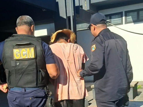 Homem é detido após arremessar pedras em direção a escola em Corumbá