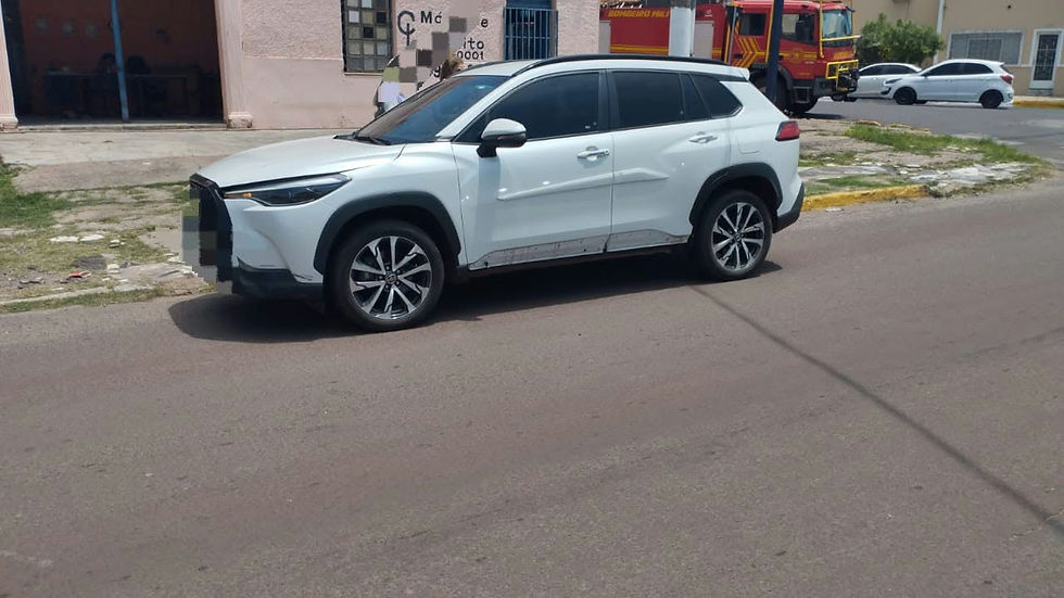 Motociclista de 42 anos fica ferido em colisão com carro em Corumbá