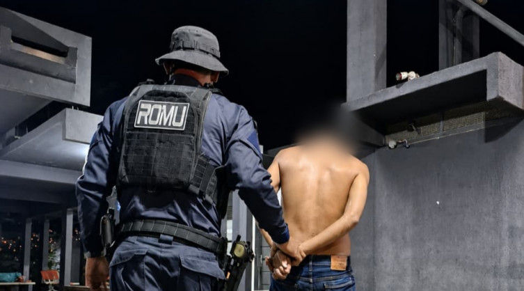 Idosa deixa casa após relatar ameaça com faca feita pelo filho em Corumbá