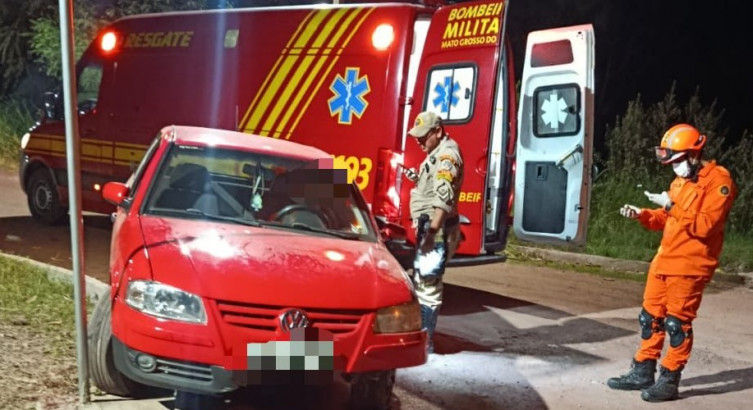 Condutor sob efeito de álcool acelera veículo e atropela o próprio passageiro em Ladário