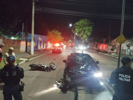 Acidente no cruzamento da Porto Carrero e XV de Novembro deixa motociclista ferido em Corumbá