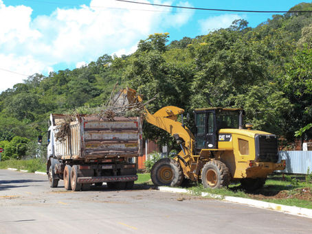Mutirão contra chikungunya mobiliza moradores e retira 40 toneladas de resíduos em Corumbá