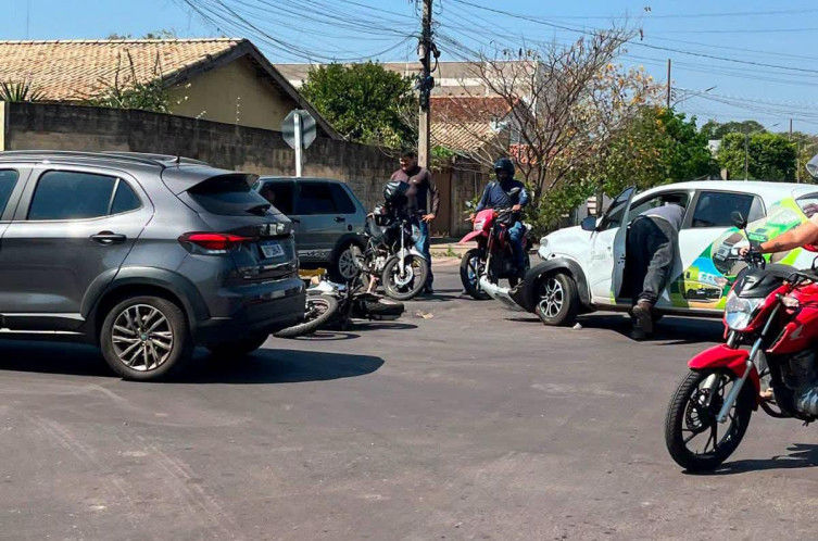 Motociclista fica ferido em acidente no centro de Corumbá