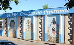UFMS - Campus do Pantanal: Mural com pinturas de animais.