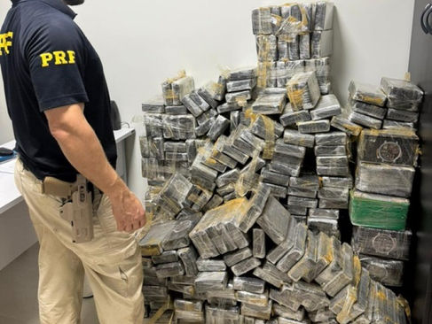 PRF intercepta carreta com 479 kg de cocaína em MS