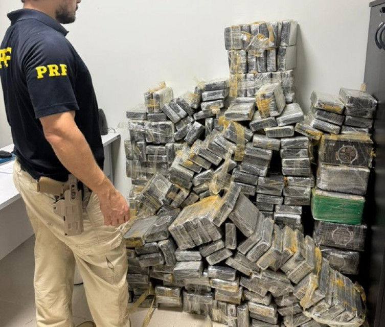 PRF intercepta carreta com 479 kg de cocaína em MS