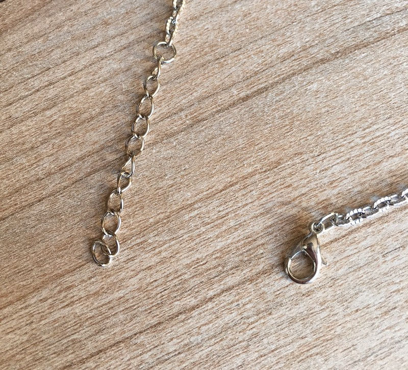 Miniature : Chaîne Argentée, Pendentif Boule en Résine & Breloques Halloween