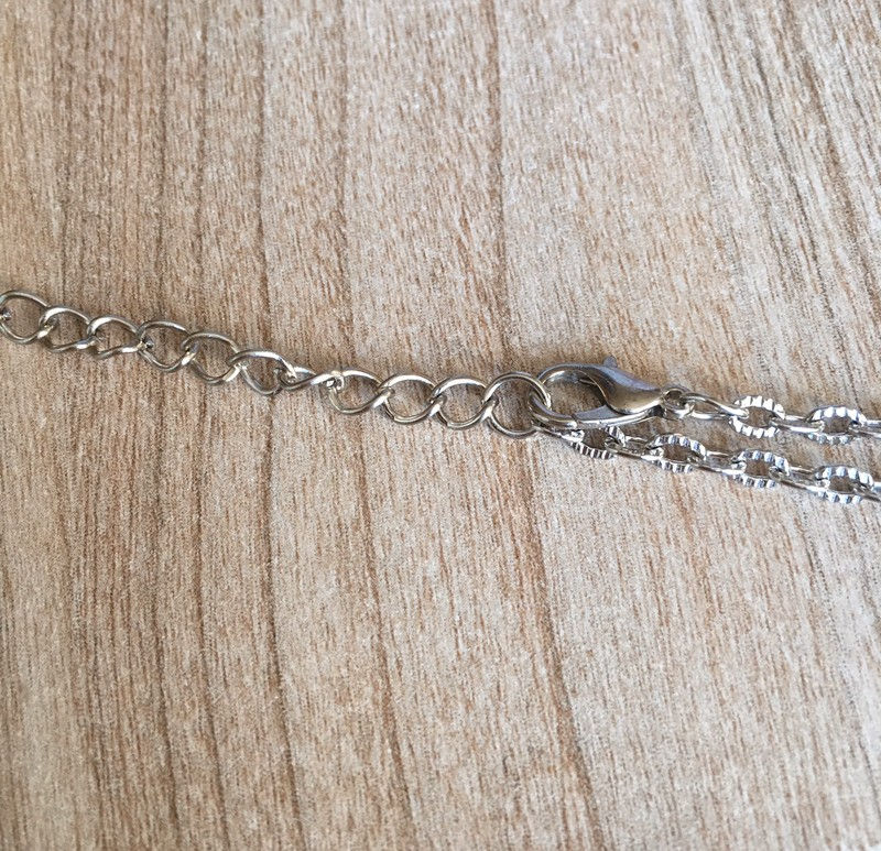 Miniature : Chaîne Argentée, Pendentif Boule en Résine & Breloques Halloween