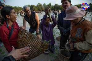 Bangkong Villagers in Siem Reap Organise Traditional Joint Fish-Catching Ceremony