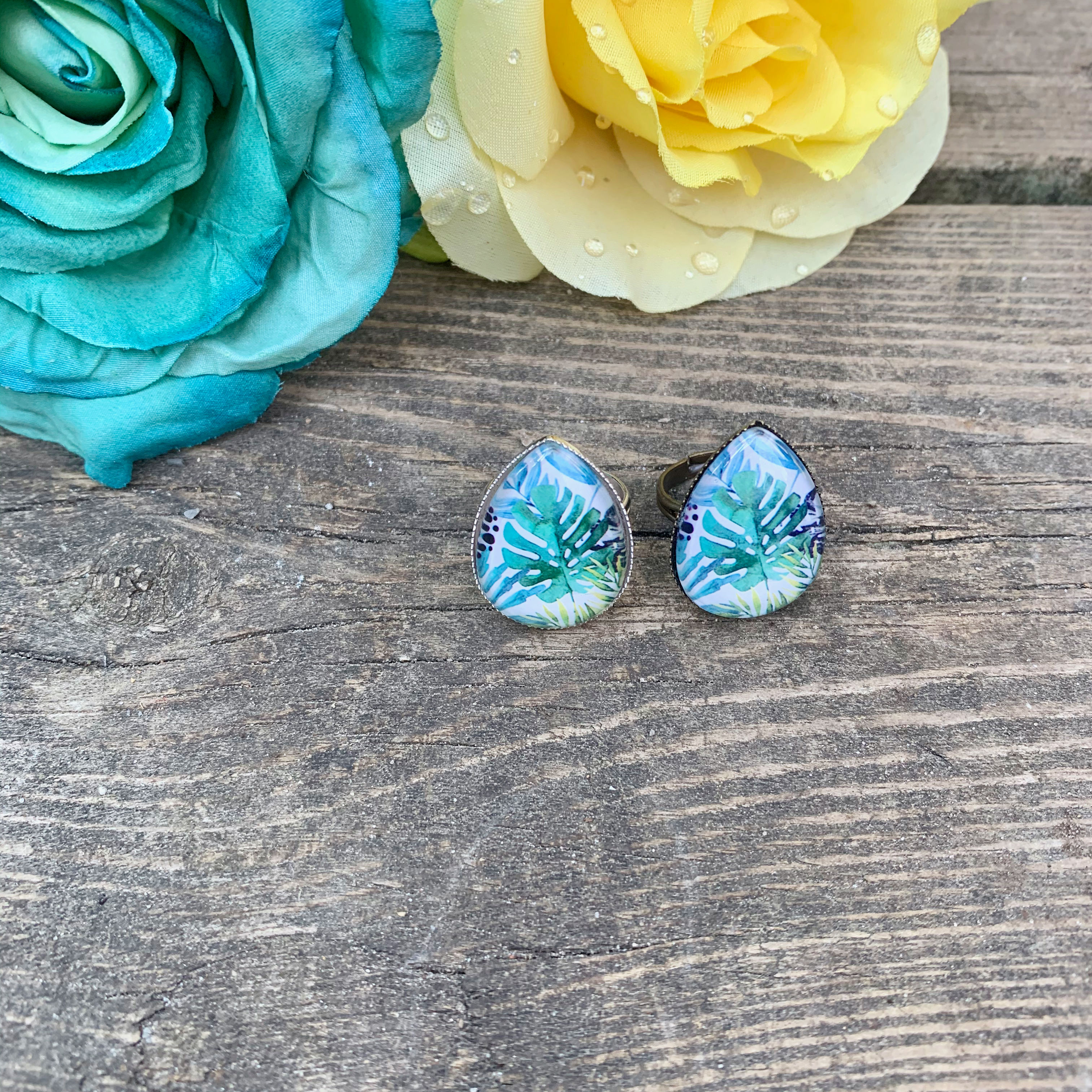 Tropical Monstera Leaf Ring