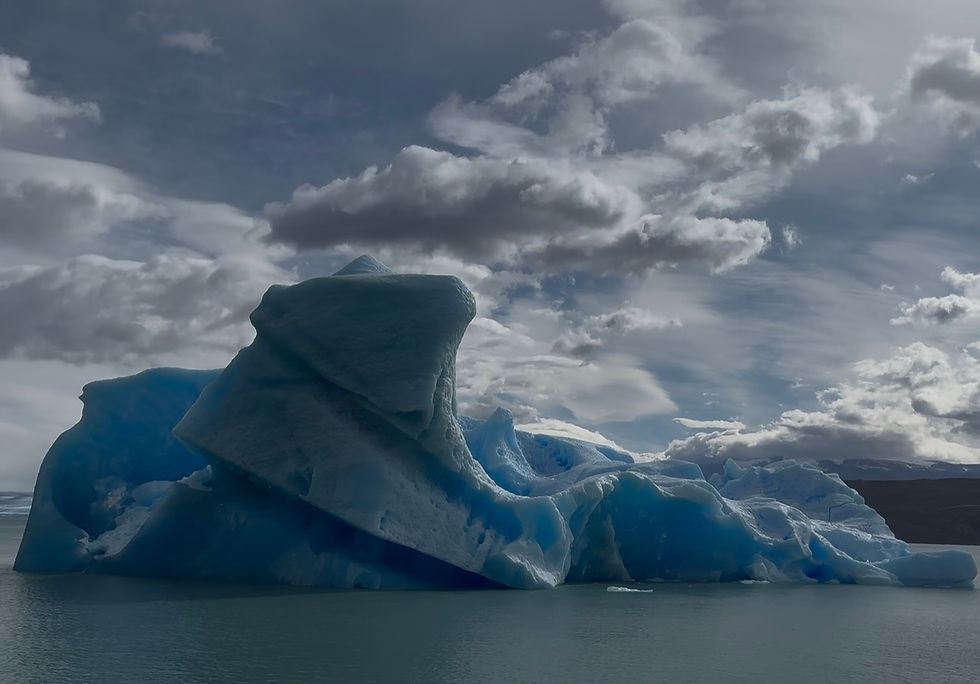Frente del Glaciar Perito Moreno visto desde el catamarán en El Calafate.