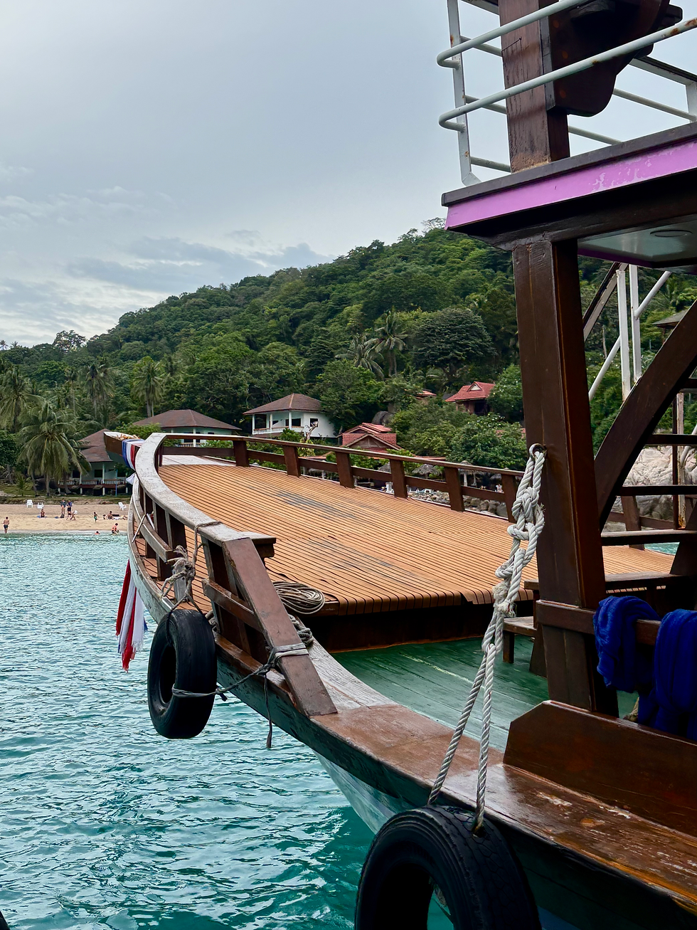 Longtail boat en Koh Tao, usado como taxi acuático para llegar a playas
