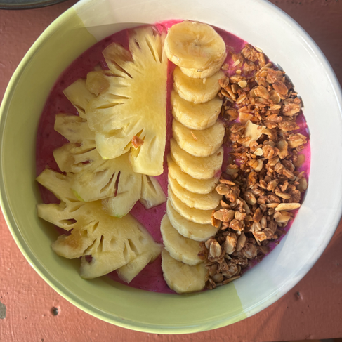 Breakfast in tropical bungalows for accommodation in the Gili Islands