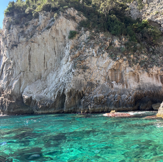 Boat tour along the coast of Capri