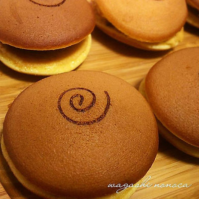 nonocaのどら焼きは…__焼印の香ばしさが加わってこそ、_より美味しい。__