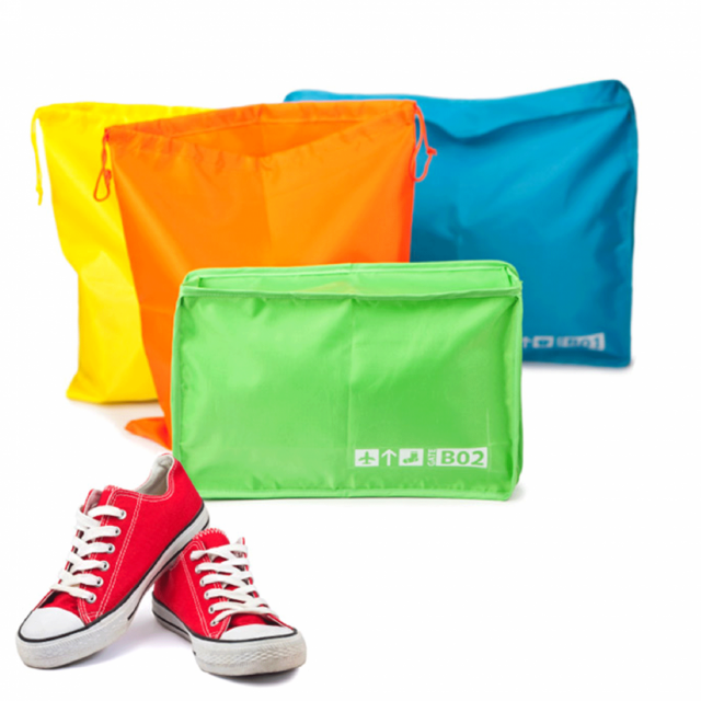 set-de-4-pochettes-colorees-de-voyage-pour-vetements-et-chaussures