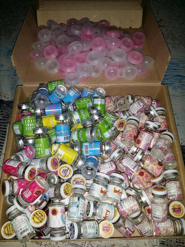 Thumbnail: Belly charm contact lens