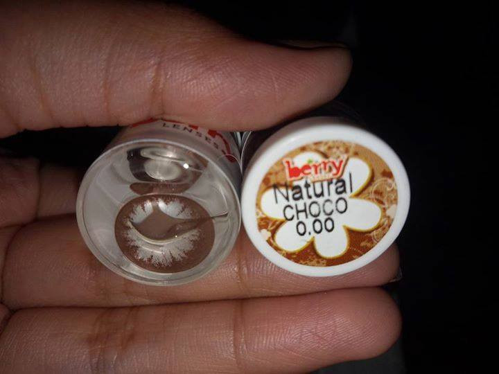 Thumbnail: Belly charm contact lens
