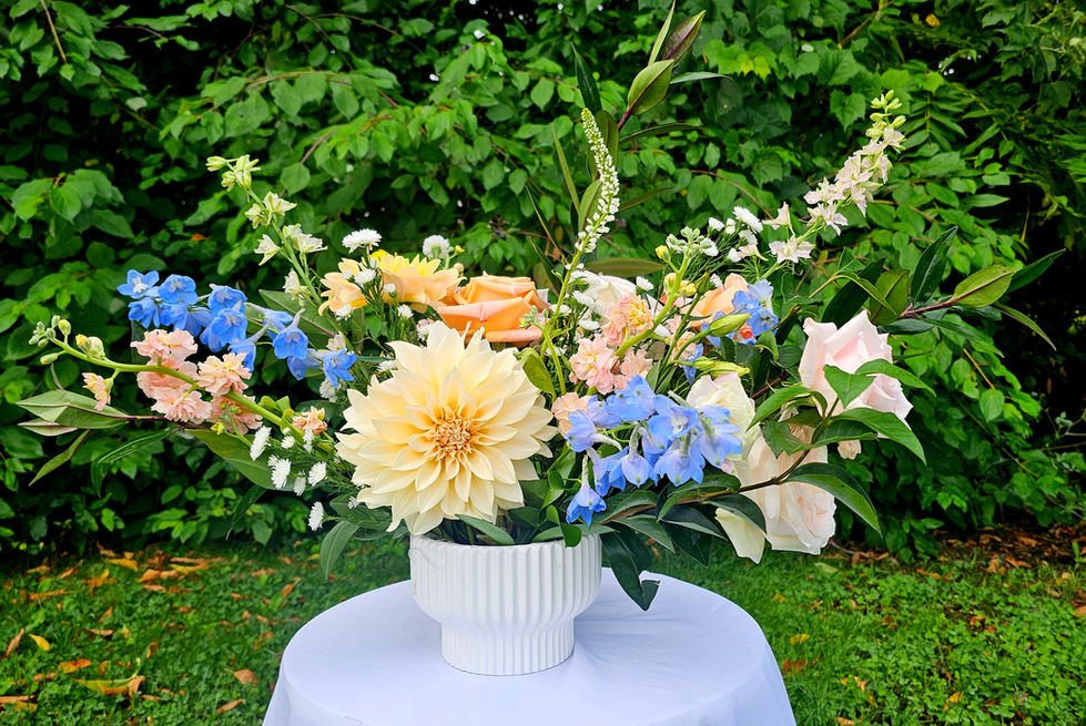 Centerpiece, dahlia-forward
