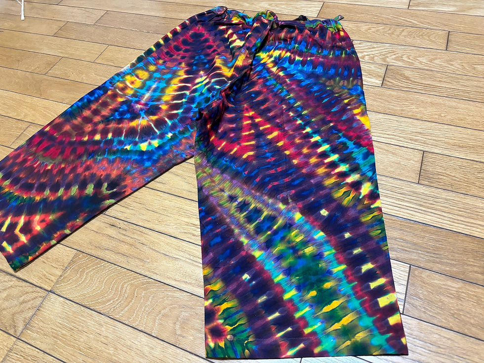 サムネイル： Three-quarter length pants RED