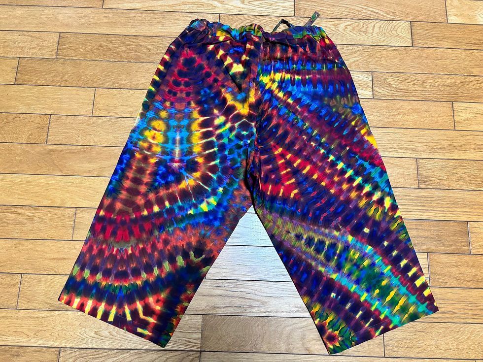 サムネイル： Three-quarter length pants RED