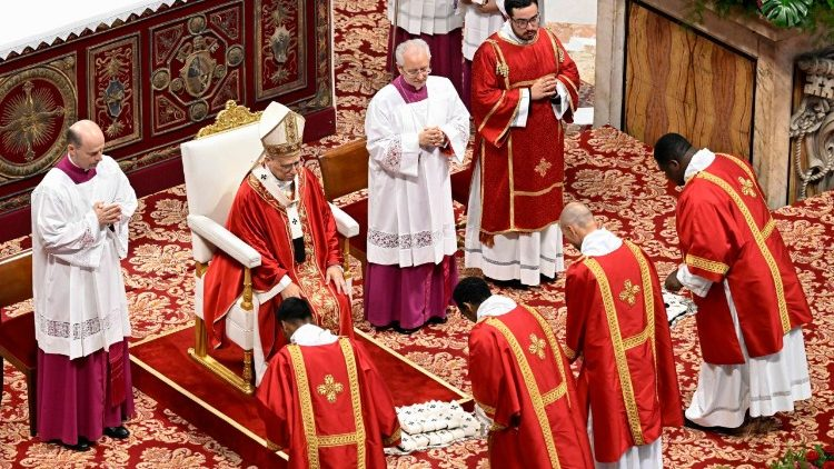 Benção dos Pálios (@VATICAN MEDIA)