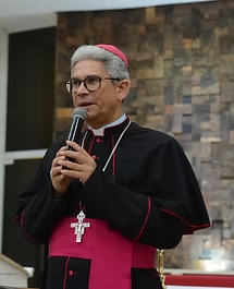 Arcebispo anuncia novas funções para 35 padres e diáconos