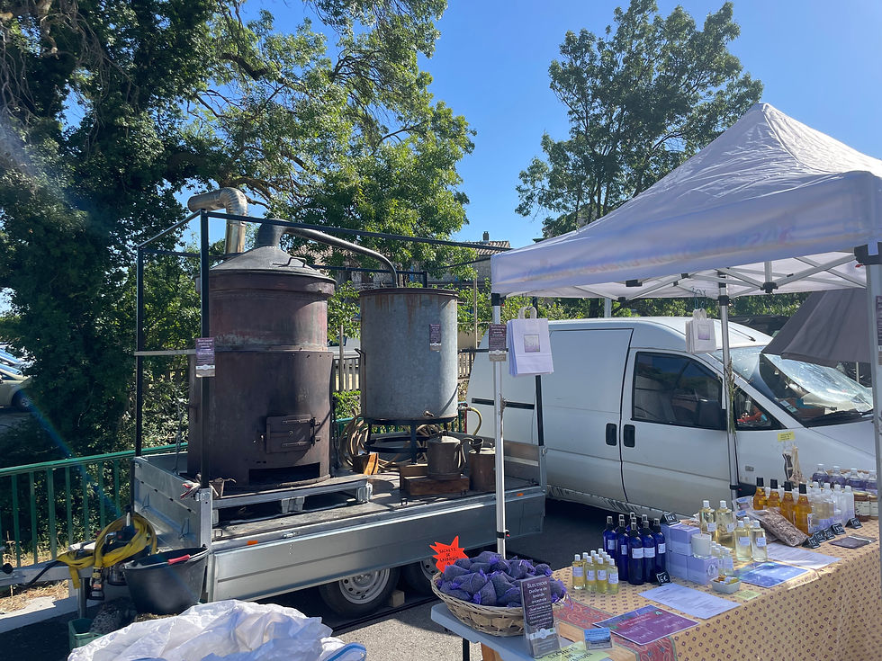 Bleudiois : démonstration de distillation à l’ancienne à la fête de Portes en valdaine