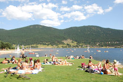 les-angles-lac-plage-pyrenees