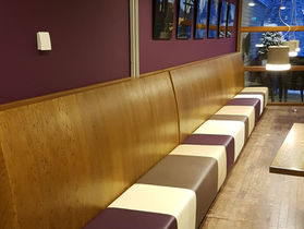 Stoffering banken in Herinneringscentrum Westerbork