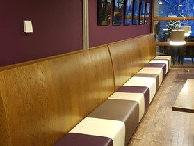 Stoffering banken in Herinneringscentrum Westerbork