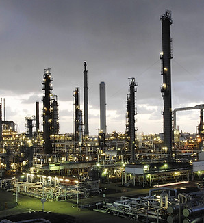 ExxonMobil_Rotterdam_by-night.jpg