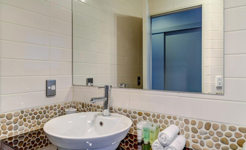 Second Bathroom.jpeg