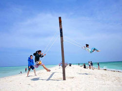1d_timba_timba_island_semporna_fun_swing_sandy_white_beach__amazing_borneo_tours