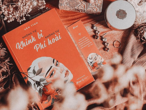 Review sách Không tự khinh bỉ không tự phí hoài - Vãn Tình