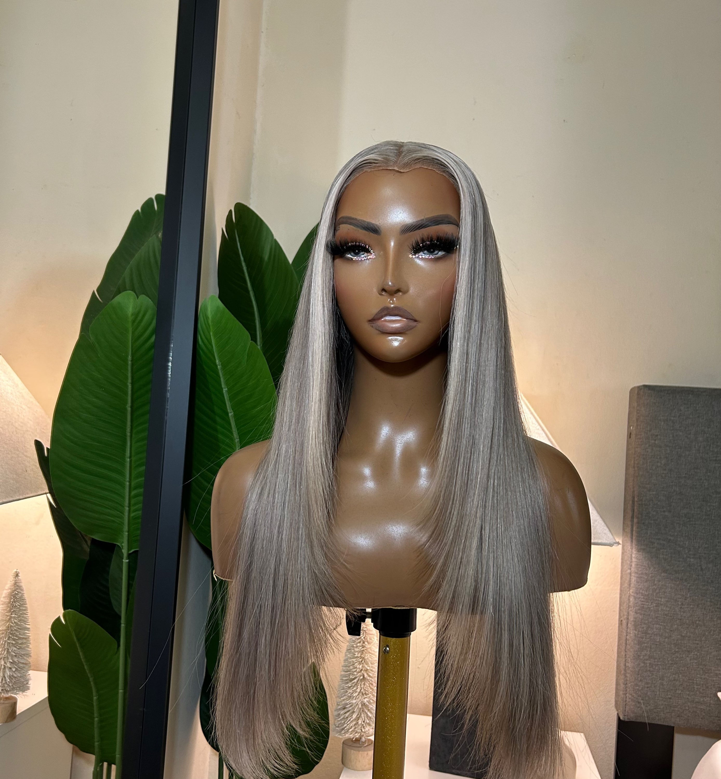 Used highlighted blonde wig