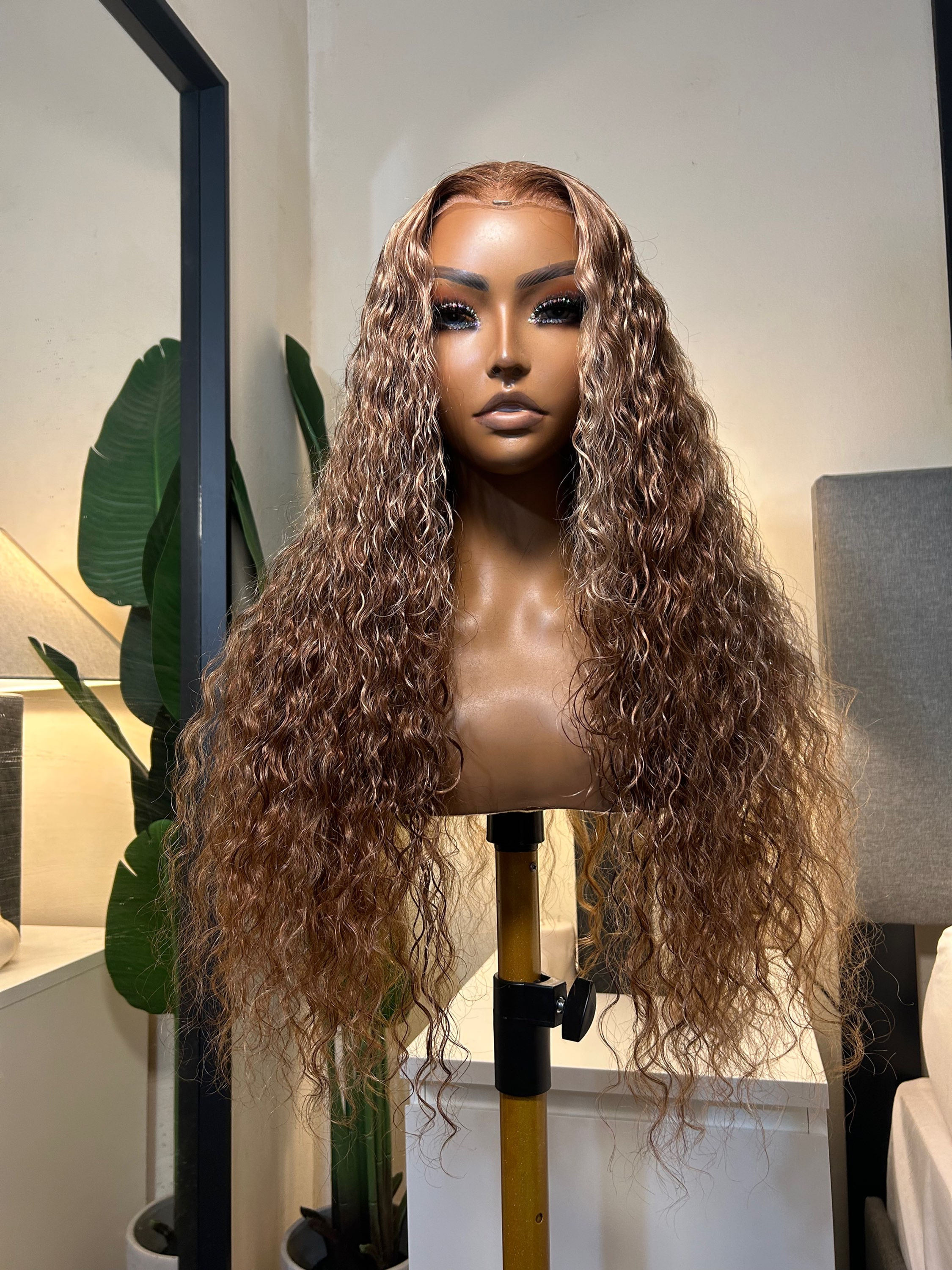 Used highlighted water wave wig 