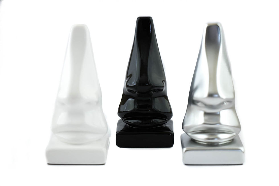 מעמד אומנותי למשקפיים | אש סיגרים ומתנות