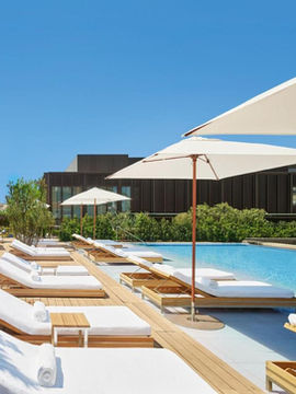 Attractively set in the center of Madrid, The Madrid EDITION has air-conditioned rooms, a seasonal outdoor swimming pool, free WiFi and a fitness center. Offering a restaurant, the property also has a garden, as well as a sauna. The property provides room service, a 24-hour front desk and currency exchange for guests.