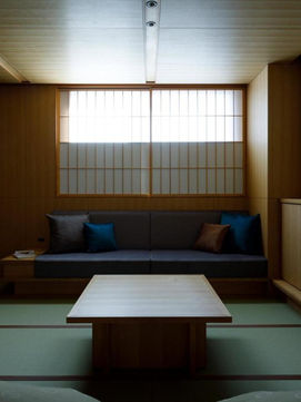 Just a 12-minute walk from Kanazawa Castle and 0.7 miles from Kenrokuen Garden, 黒梅屋 Kurumiya features accommodations in Kanazawa, with a garden. This ryokan features free private parking, full-day security, and free Wifi. The ryokan provides a hot spring bath and luggage storage space.