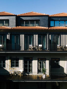 Saboaria Boutique Hotel Porto has an outdoor swimming pool, garden, a terrace and restaurant in Porto. The property is close to Clerigos Tower, Palacio da Bolsa and Ferreira Borges Market. The property has a 24-hour front desk, airport transportation, room service and free WiFi throughout the property